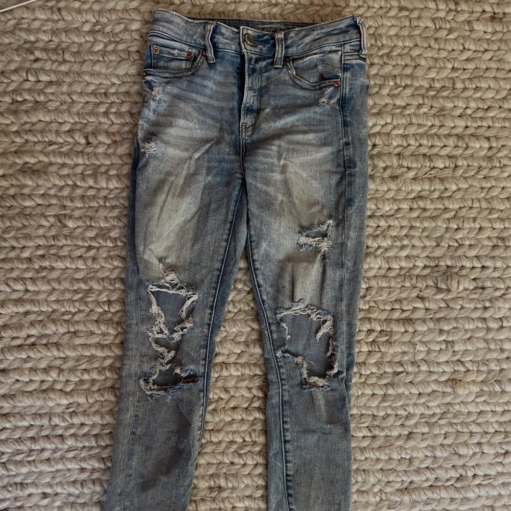 light wash american eagle ripped jeans